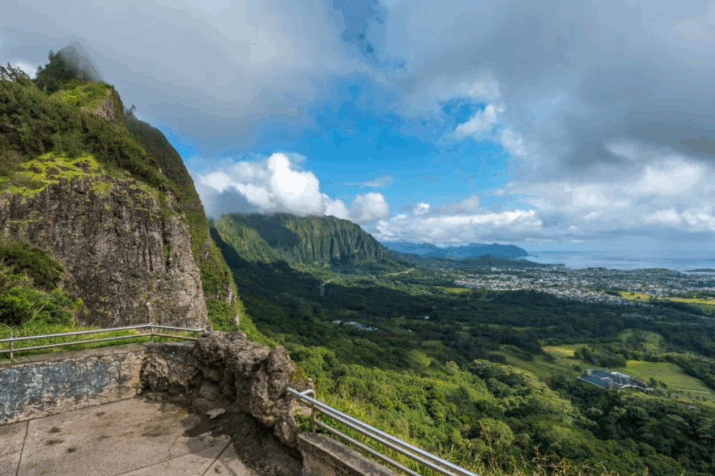 Famous Nuuanu Pali Lookout & spectacular views