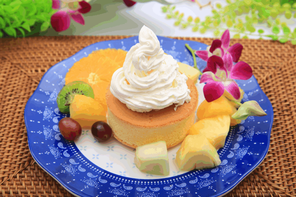 Fresh cream is a heaping bowlful of Hawaiian pancake.
