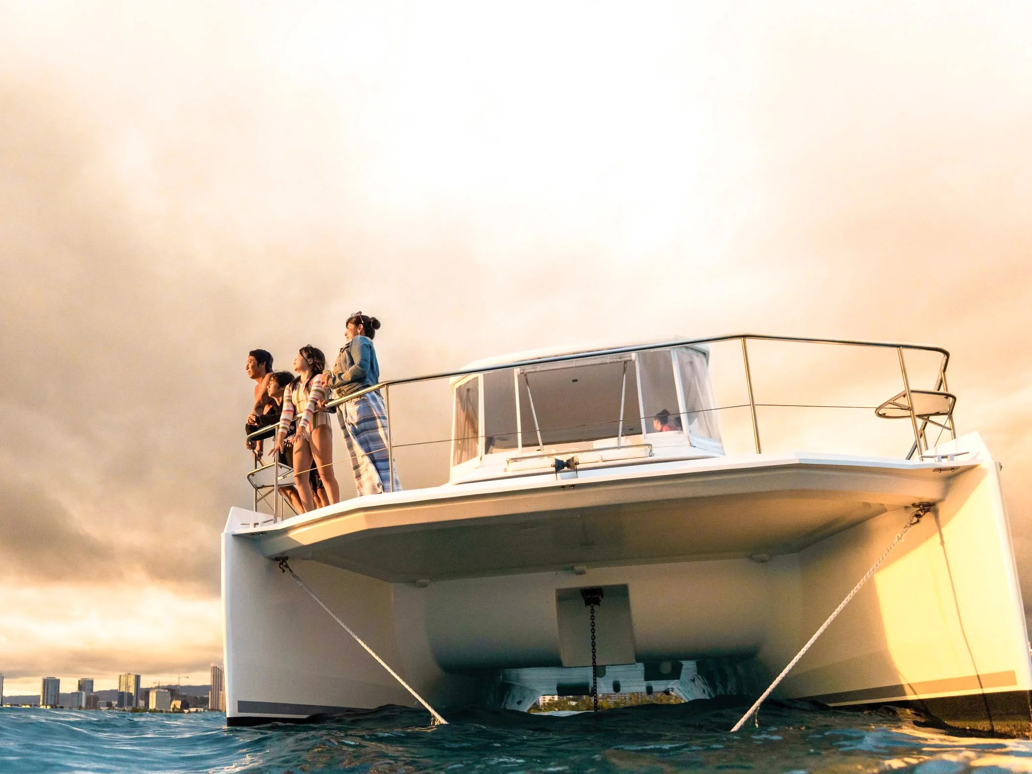 Mana Cruises – Waikiki Sunset & Tasting Sail (2-Hour Private Charter)