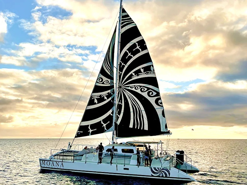 Moana Sailing: 2-Hour Waikiki Sunset Sail with Drink
