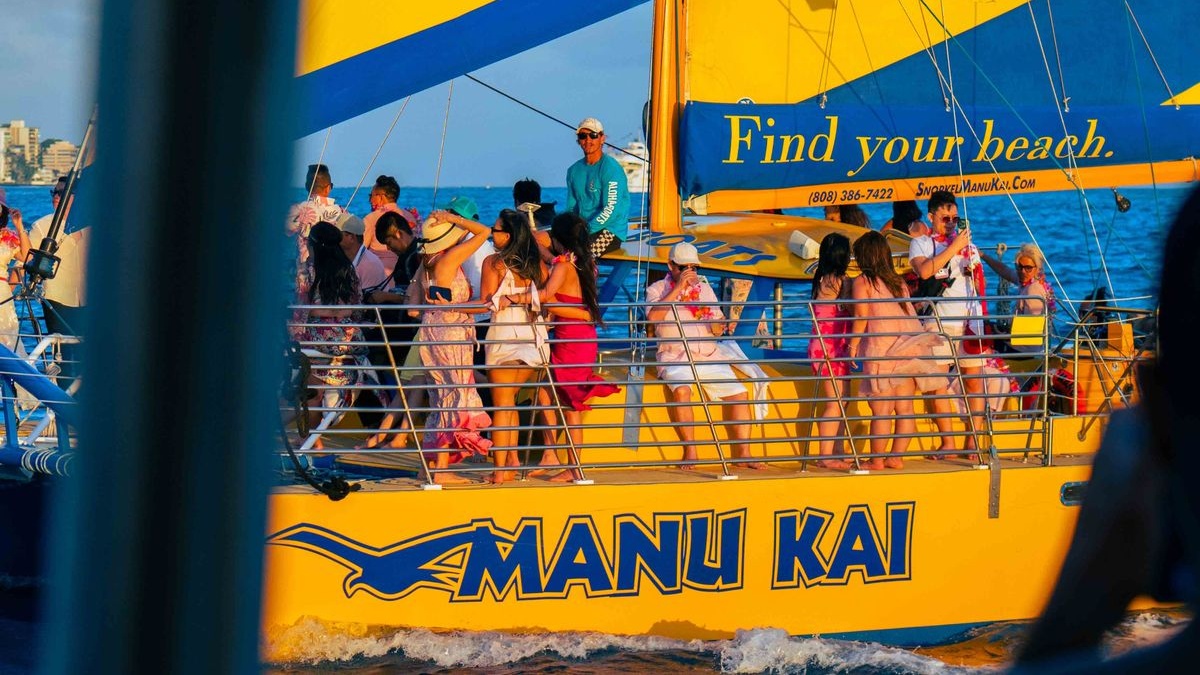 Manu Kai Catamaran – Sunset Sail with Drinks