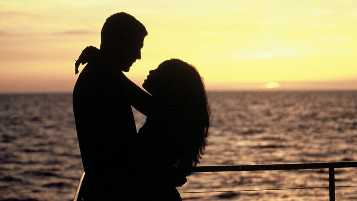 How to Plan a Proposal on a Waikiki Sunset Cruise