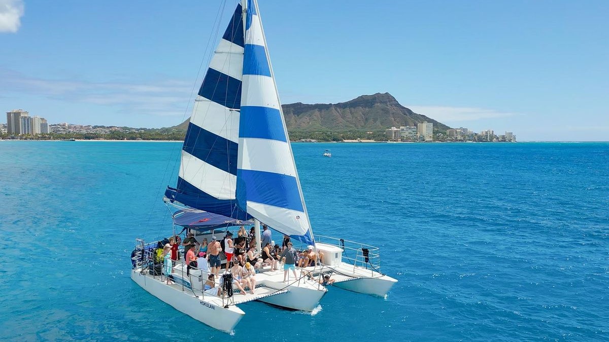 Catamaran vs. Yacht: Which Cruise Experience is Better?