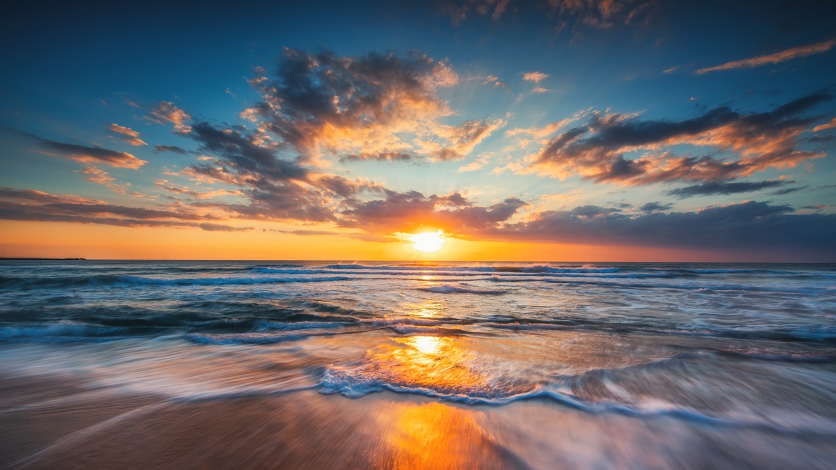 The Hawaiian Legend Behind the Setting Sun